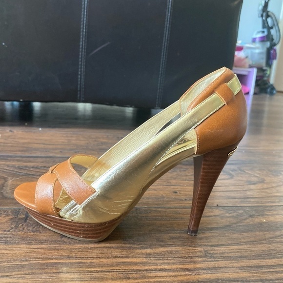 Michael by Michael Kors Women's Heels, Camel with Gold accents, Size 6M - Picture 4 of 13